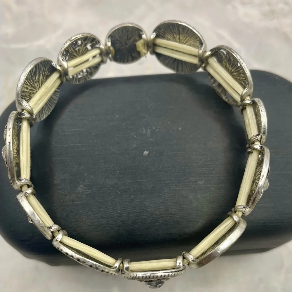 Elegant Silver Tone Medallion Floral Stretch Bracelet w/Crystal Accents. Sz. 7